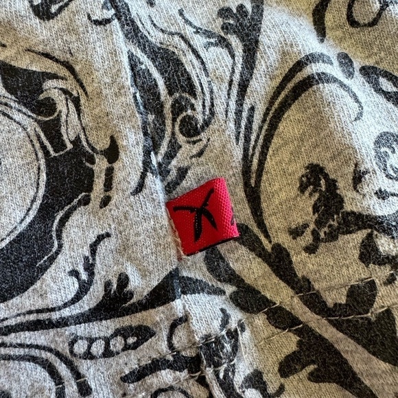 Artful Dodger Embroidered Graphic Short Sleeve Tee / Medium - Picture 12 of 12